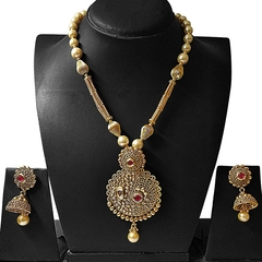 ARU PENDANT SET WITH STUDDED AMERICAN DIAMONDS CHAIN